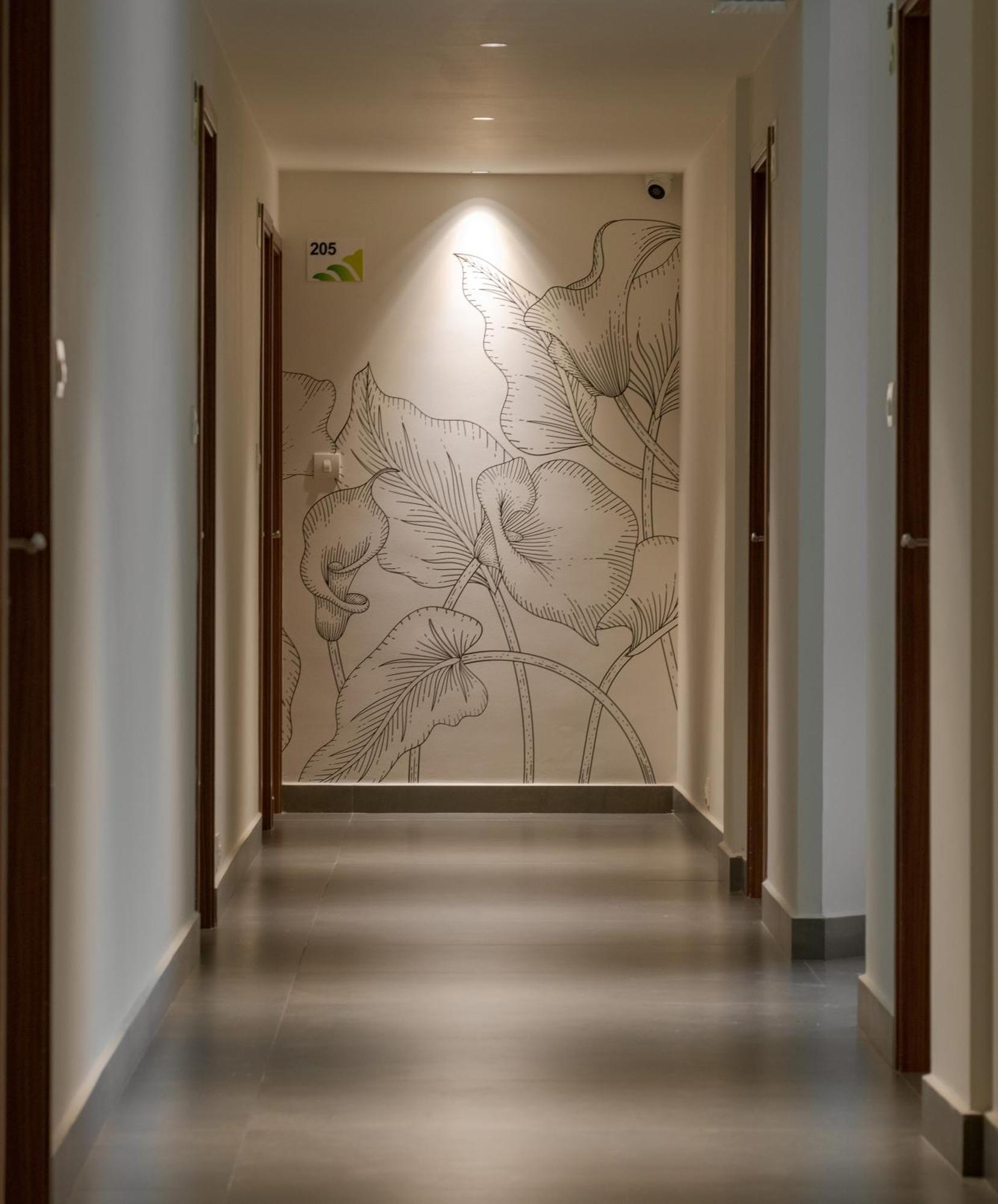 ホテル Aryaas Regent Kochi エクステリア 写真